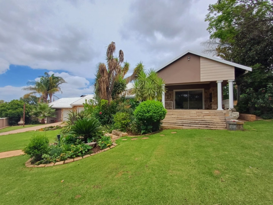 4 Bedroom Property for Sale in Wilkoppies North West